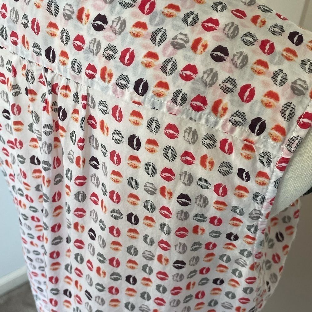 Gap Sleeveless Button Down Lips Top, Medium - image 8